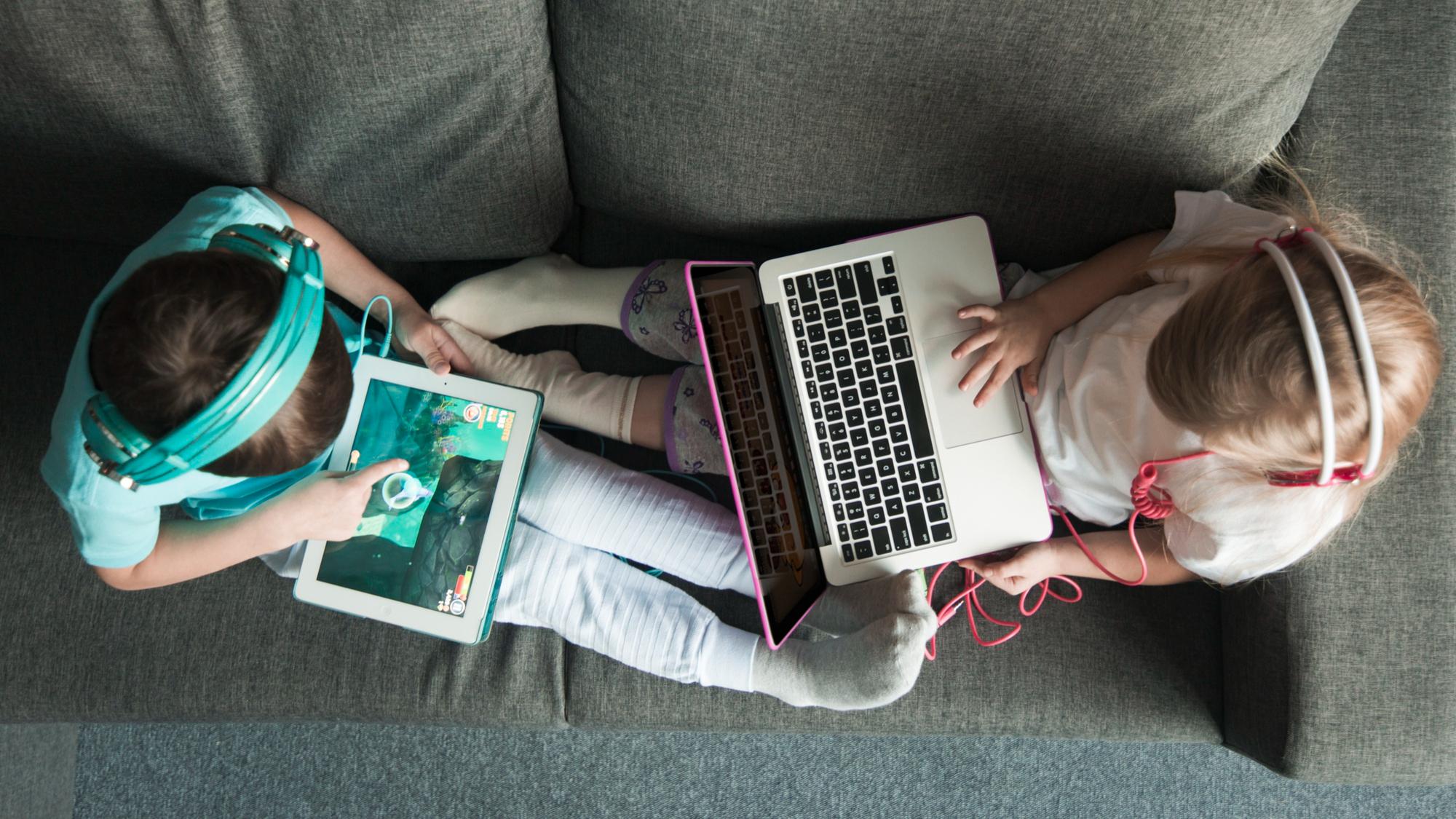 Figli esposti al web